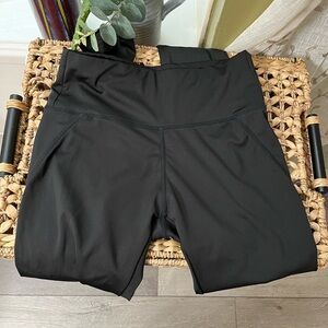 Yoga Pants Stretch in Black Size M/L